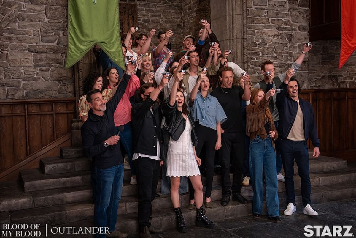 Los elencos de Outlander y Blood Of My Blood se juntaron en el Día Mundial de Outlander. Foto Instagram @outlande_starz