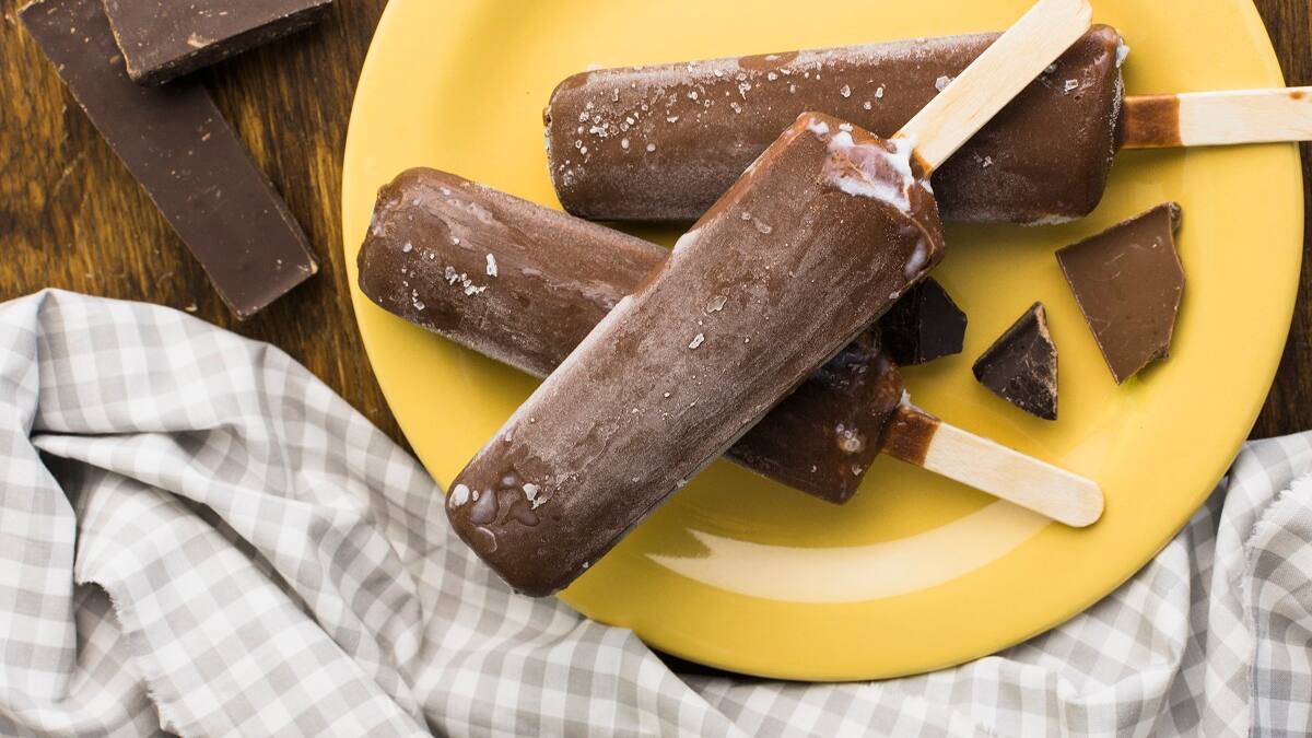 La receta magnífica para vencer el calor del verano: helados caseros de banana, chocolate y coco