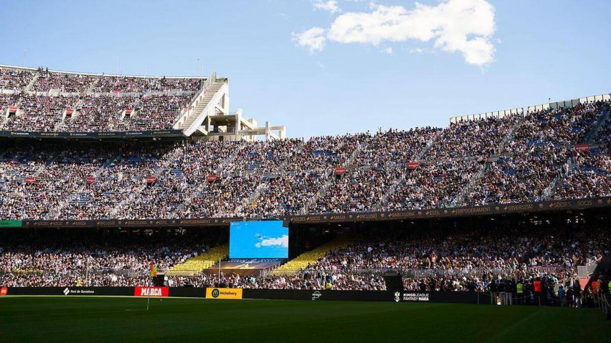Los hinchas de Barcelona pidieron por Messi en el Camp Nou. Foto: Instagram @kingsleague.