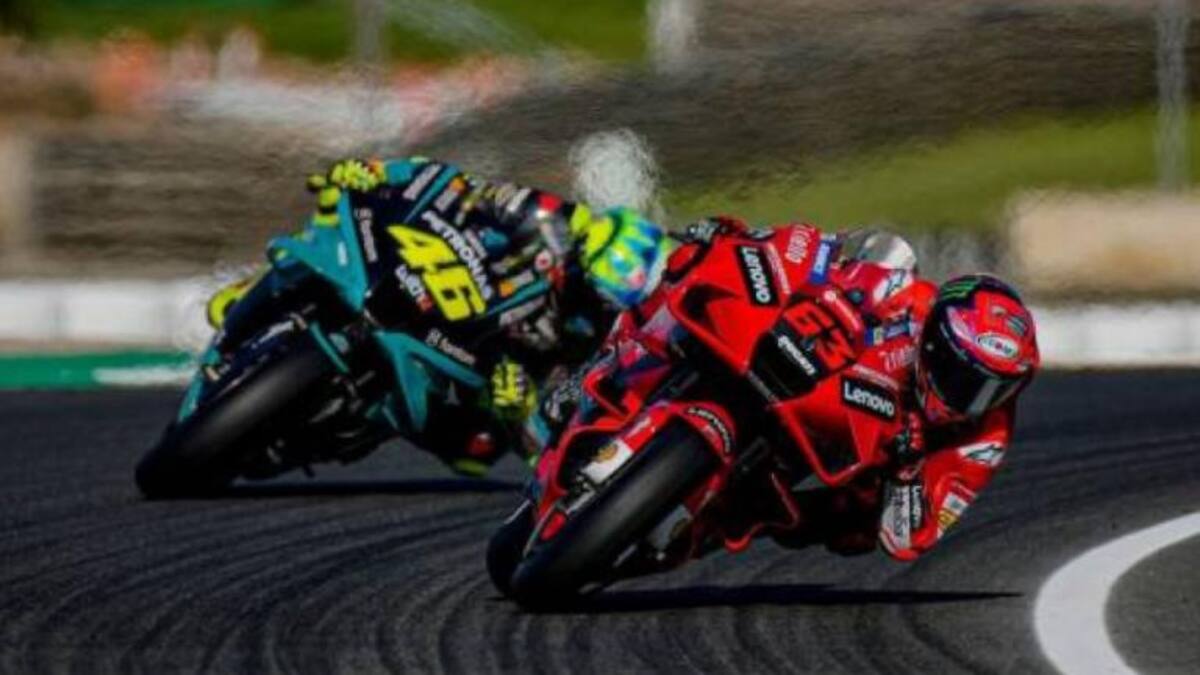 Los italianos Valentino Rossi y Francesco Bagnaia, NA