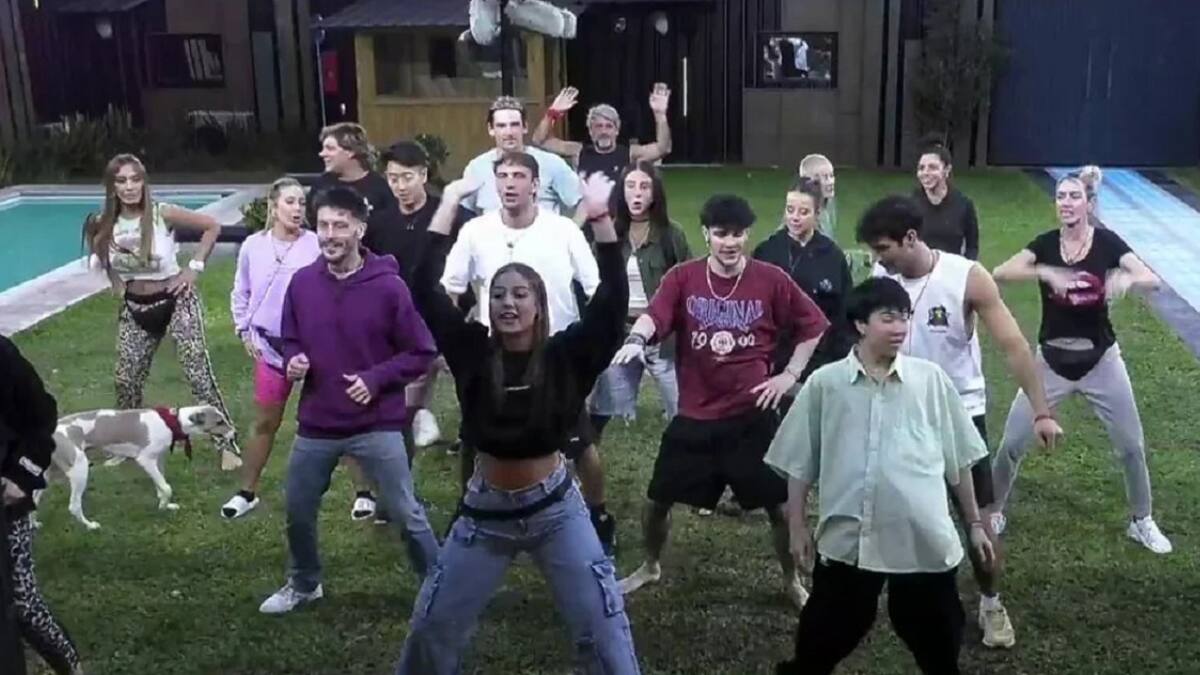 Los participantes junto a sus familiares en Gran Hermano. Foto: captura Telefe.