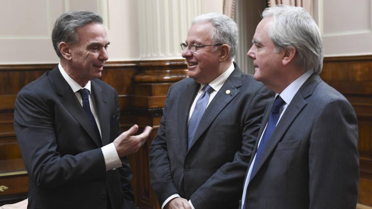 Los senadores Miguel Angel Pichetto y Federico Pinedo durante la entrega de la Mencion de Honor Senador Faustino Domingo Sarmiento del Senado de la Nacion al rector de la Universidad de Buenos Aires, Alberto Barbieri, NA