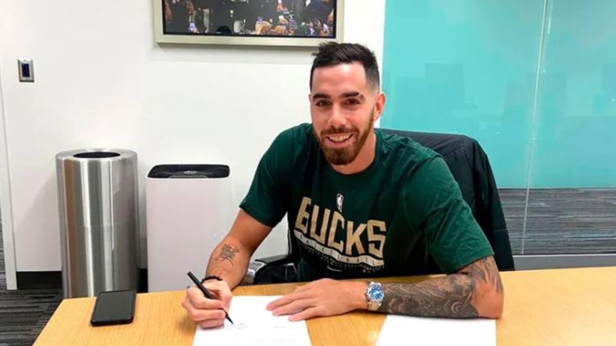 Luca Vildoza en los Milwaukee Bucks