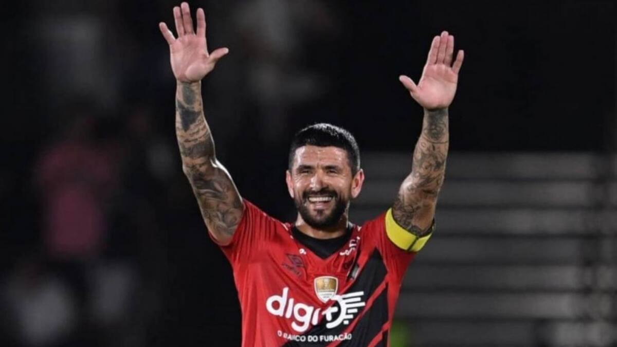 Lucho González en el Paranaense