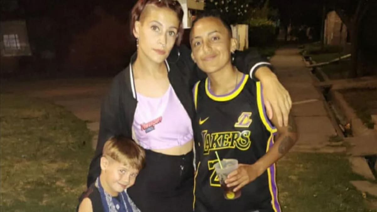 Lucio Dupuy con Magdalena Espósito Valenti y Abigail Páez. Foto: NA.