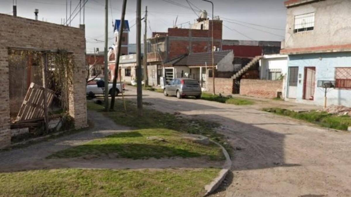 Lo asesinaron clavándole un tenedor parrillero en el pecho y por el hecho hay un adolescente detenido