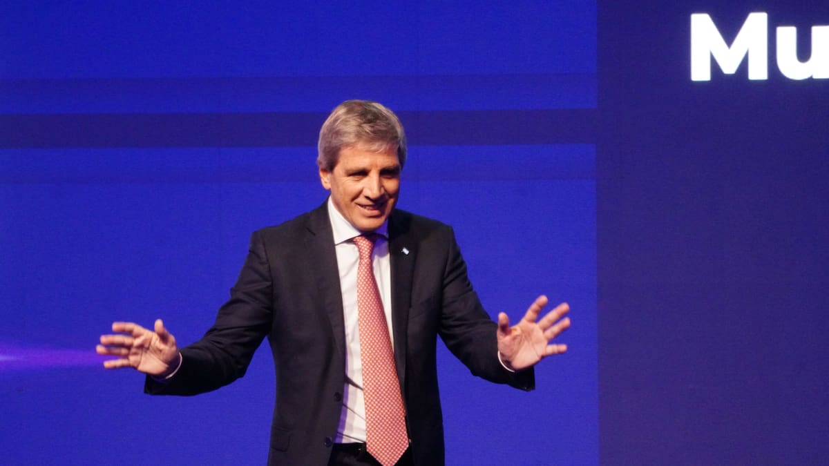 “No puedo hacer magia”: Luis Caputo defendió el rumbo económico y admitió que en dos años todavía habrá gente que no llegue a fin de mes