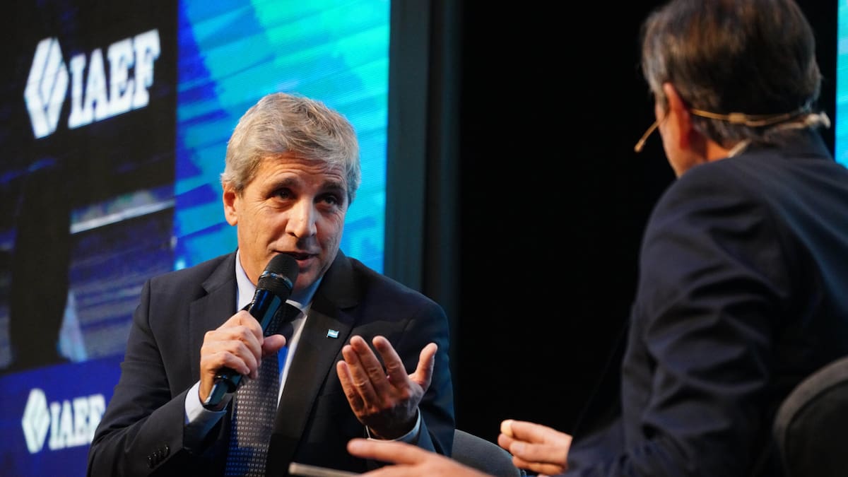Luis Caputo presentará el lunes un programa financiero para cubrir los vencimientos de deuda de 2027