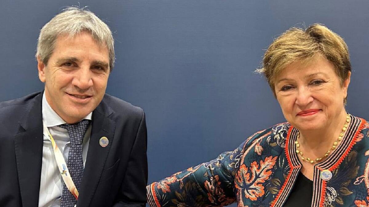 Luis Caputo y Kristalina Georgieva. Foto: Redes sociales.