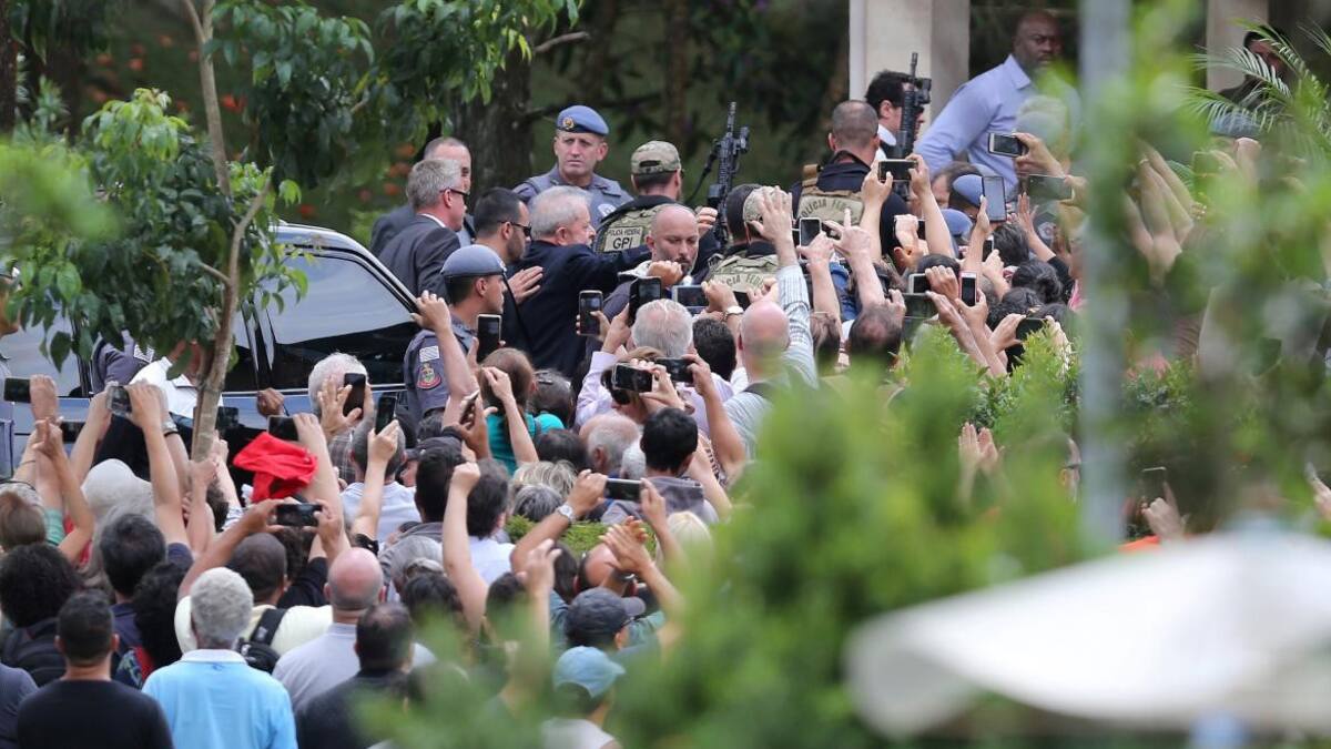 Lula da Silva en el velorio de su nieto (Reuters)