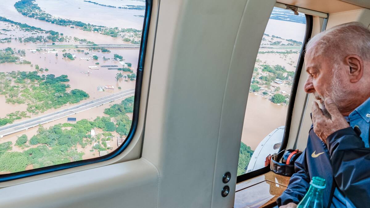 Lula visitó las zonas inundadas del sur de Brasil. Video: Reuters.