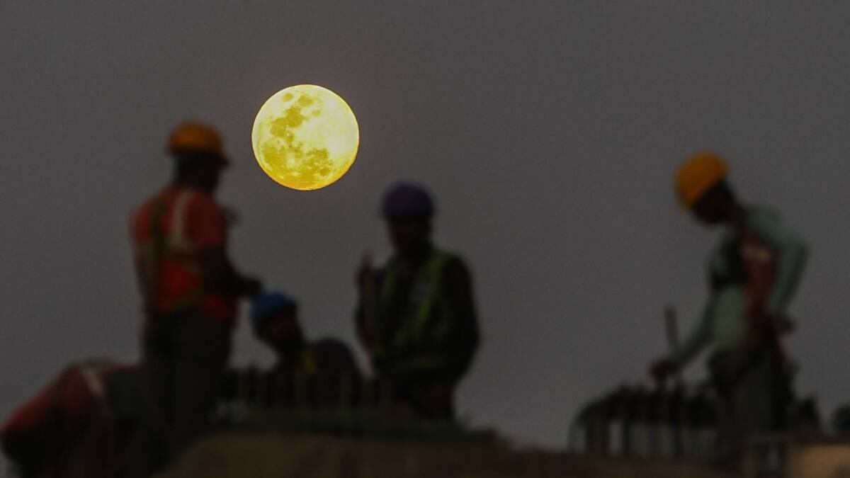 Luna de Nieve en Bombay, India. Foto: EFE.