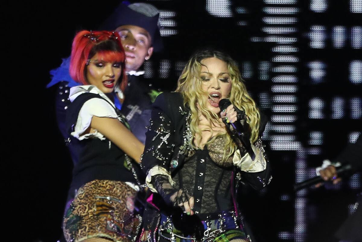 Madonna se presentó en un concierto gratuito, única presentación de su gira The Celebration Tour en Sudamérica, en la playa de Copacabana. EFE