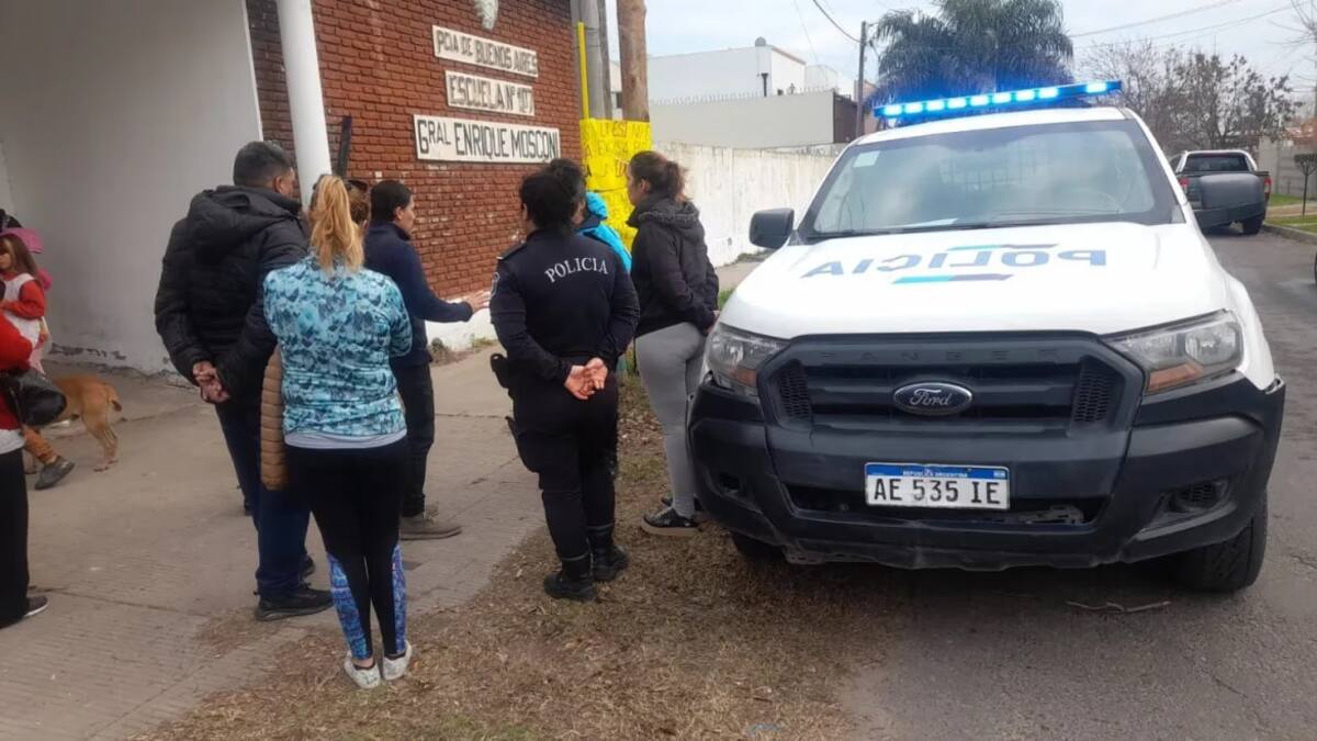Escándalo en un secundario: padres denunciaron que la escuela proyectó película que incluía violaciones y canibalismo