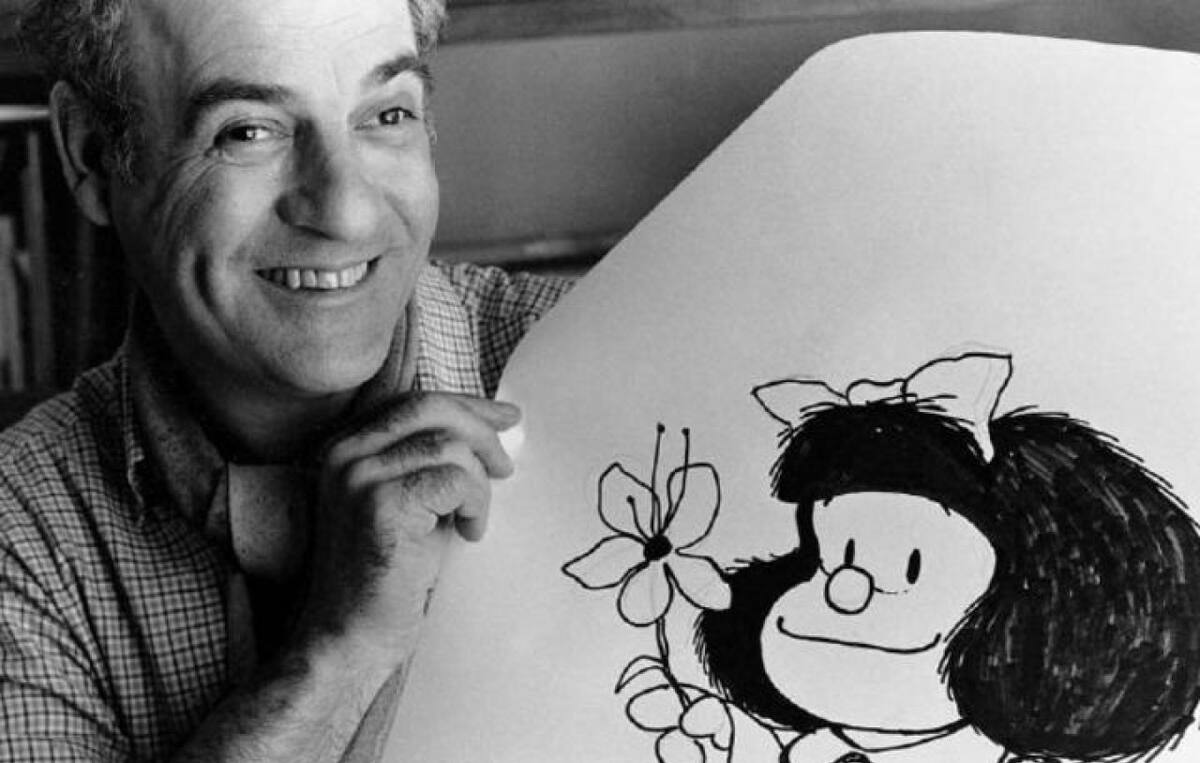 Mafalda junto a su padre artístico, Quino. Foto: Argentina.gob