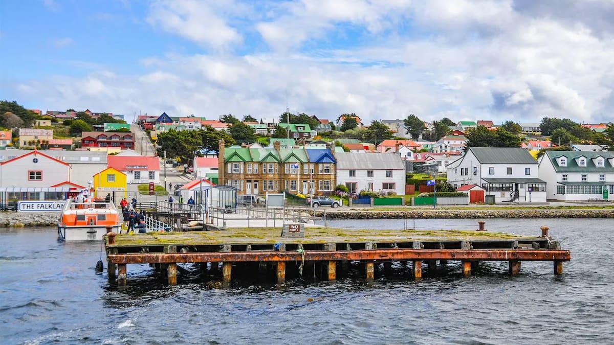 Malvinas: la ruta comercial con Chile que reaviva una histórica tensión en el Atlántico Sur