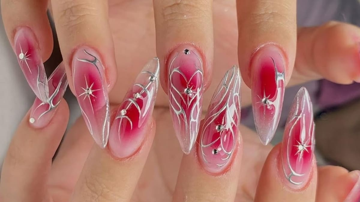 Uñas rosa Y2K: la tendencia del invierno 2026 que rejuvenece las manos y combina con todo