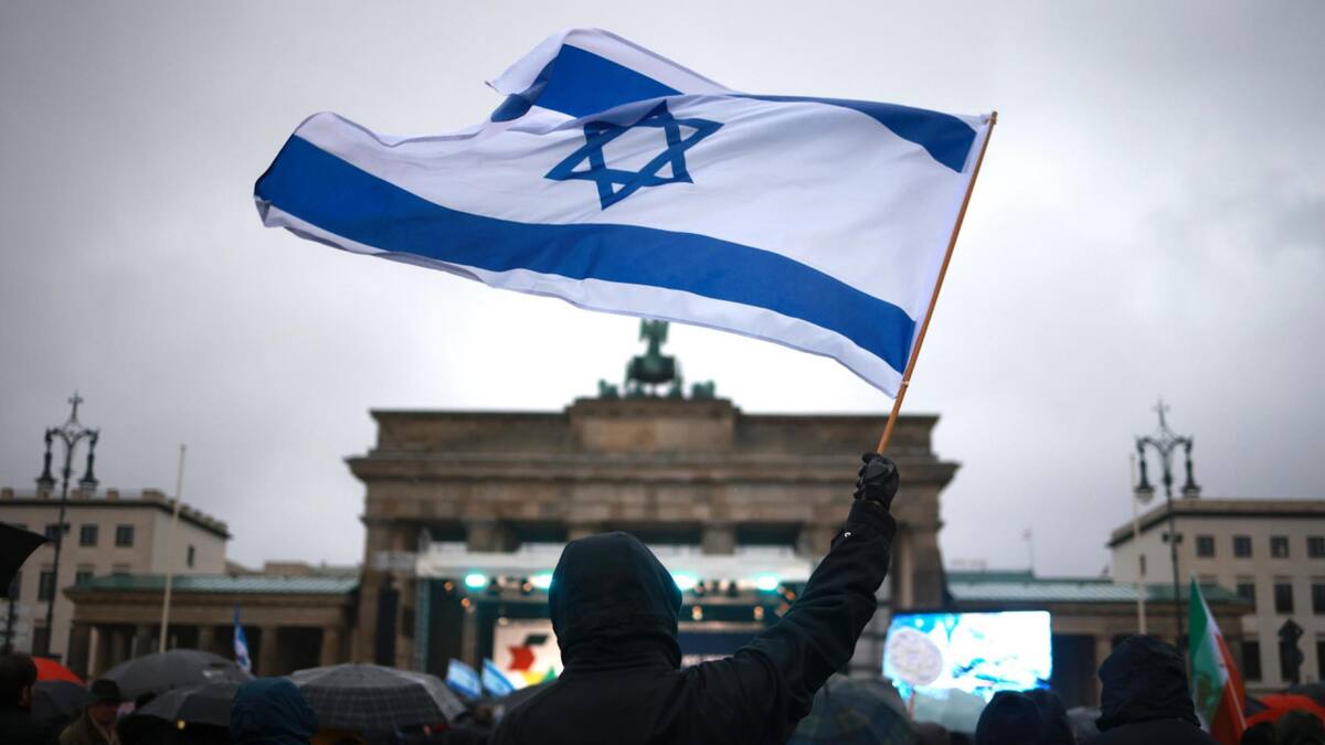 Miles de personas se movilizaron en Berlín en una marcha a favor de Israel y otra por Palestina