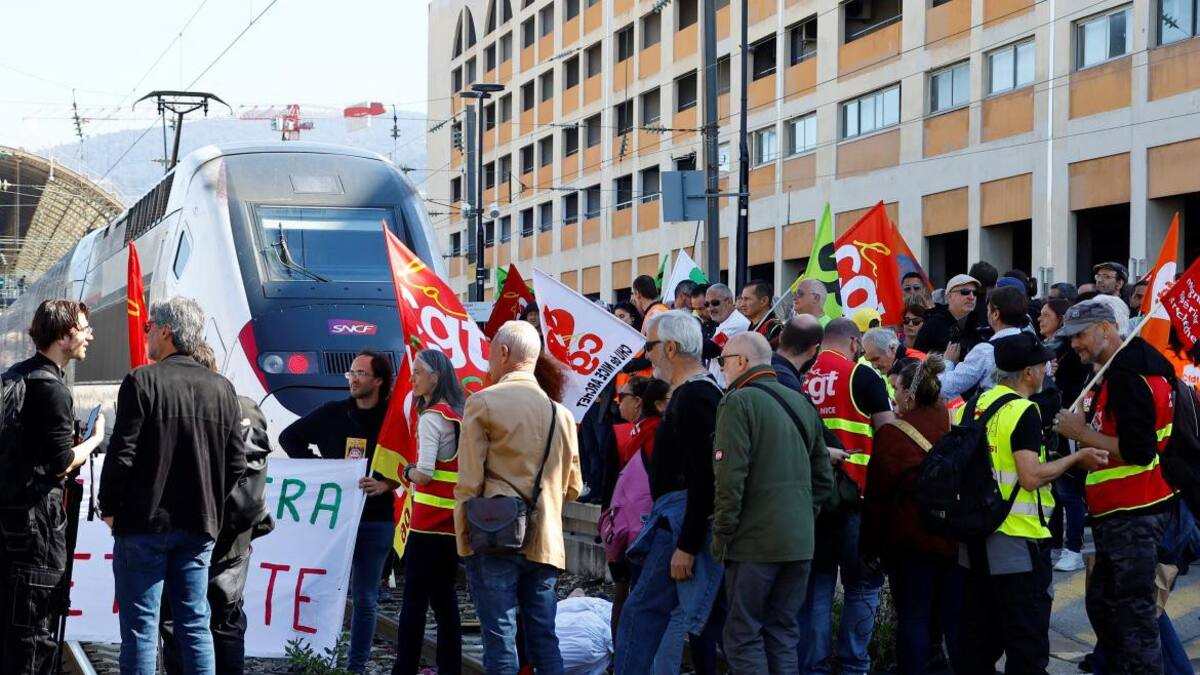Manifestaciones contra Macron en Francia. Foto: Reuters.