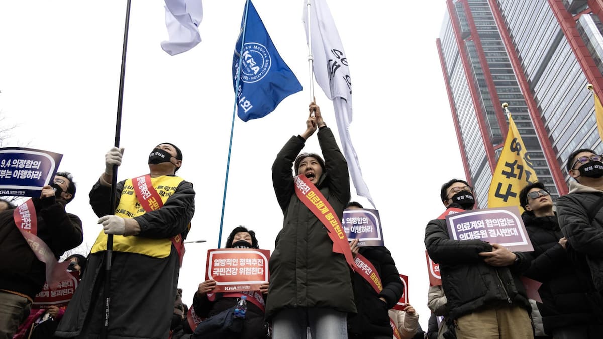 Manifestaciones de médicos en Corea del Sur. Foto: EFE.