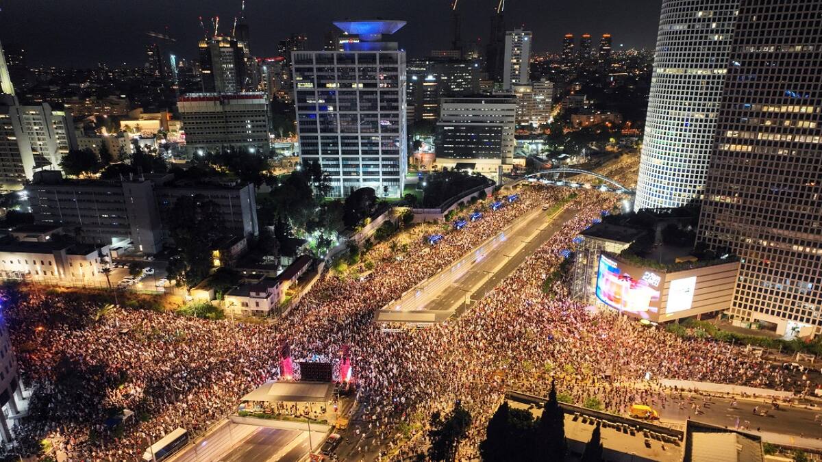 Manifestaciones en Tel Aviv contra Benjamín Nentanyahu. Foto: Reuters.