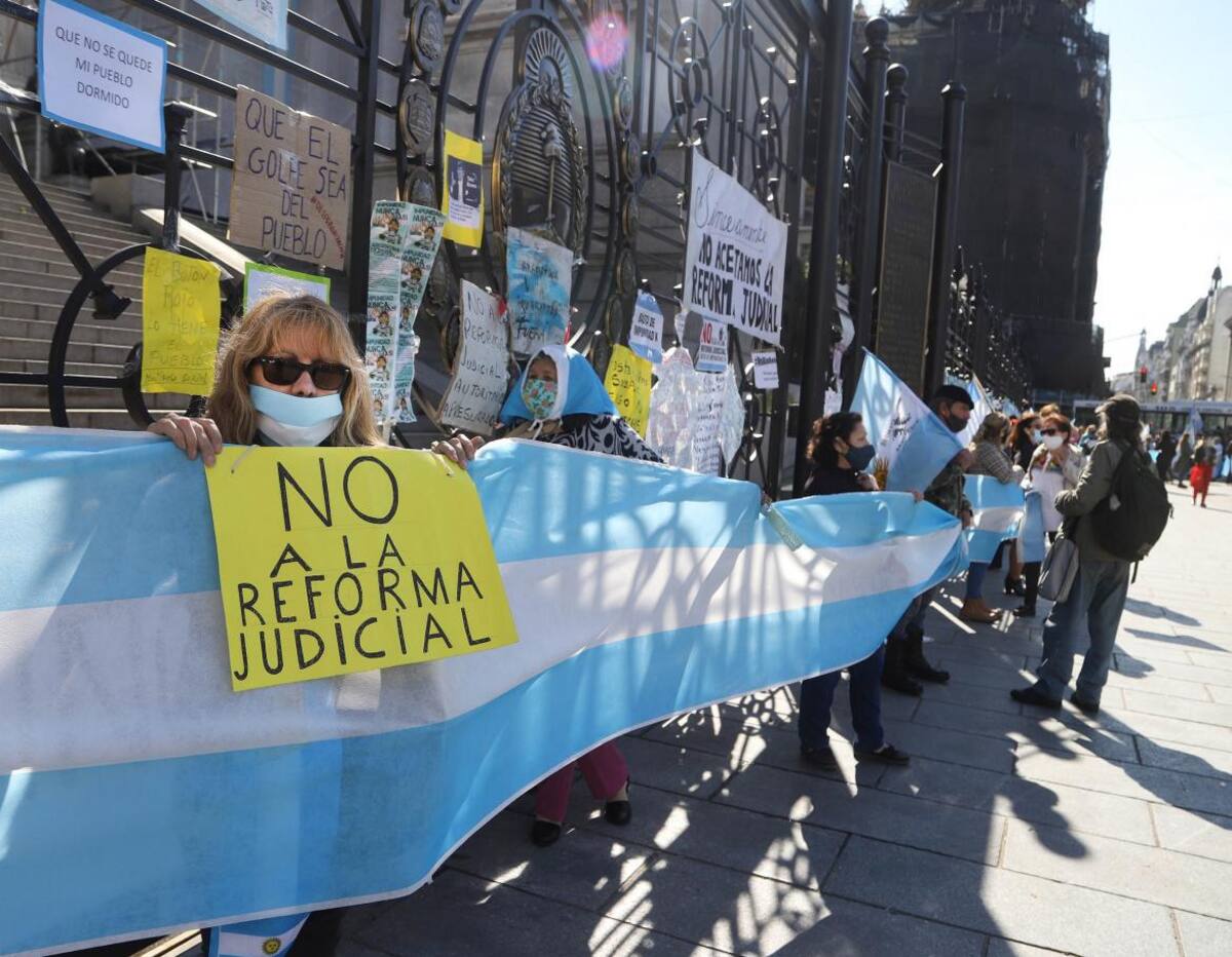 Manifestantes que se oponen a la reforma judicial impulsada por el oficialismo, Agencia NA
