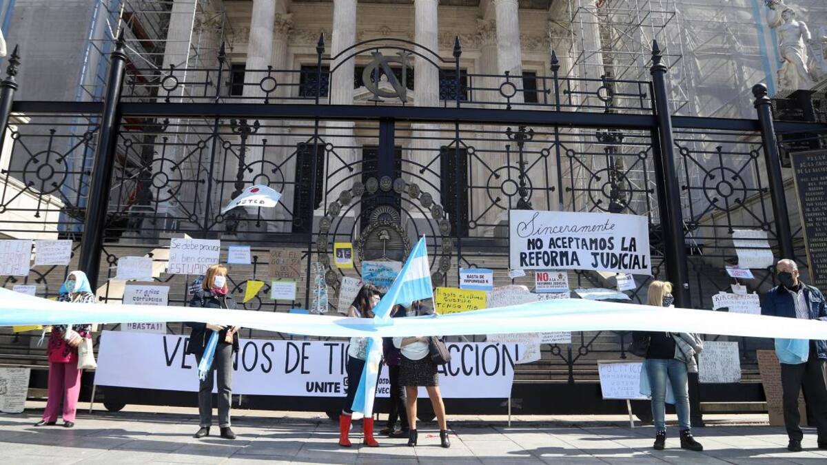 Manifestantes que se oponen a la reforma judicial impulsada por el oficialismo, Agencia NA