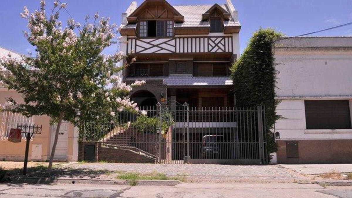 Mansión donde Bodou cumple el arresto domiciliario