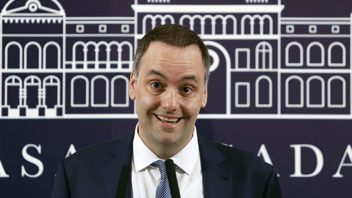 Caso Adorni: declara hoy el hijo de una de las jubiladas que le vendió el departamento en Caballito