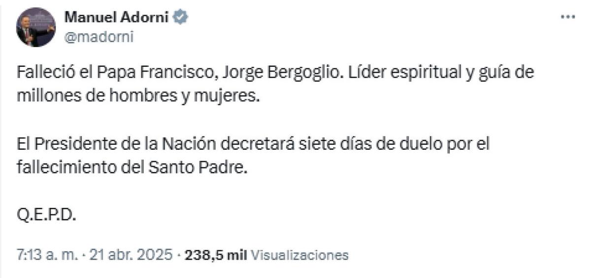 Manuel Adorni comunicó que se decretarán siete días de duelo por la muerte del papa Francisco. Foto: X / @madorni.