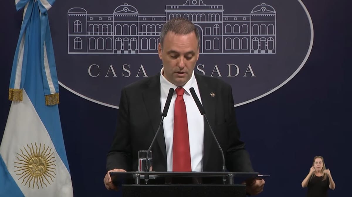 Manuel Adorni en conferencia de prensa