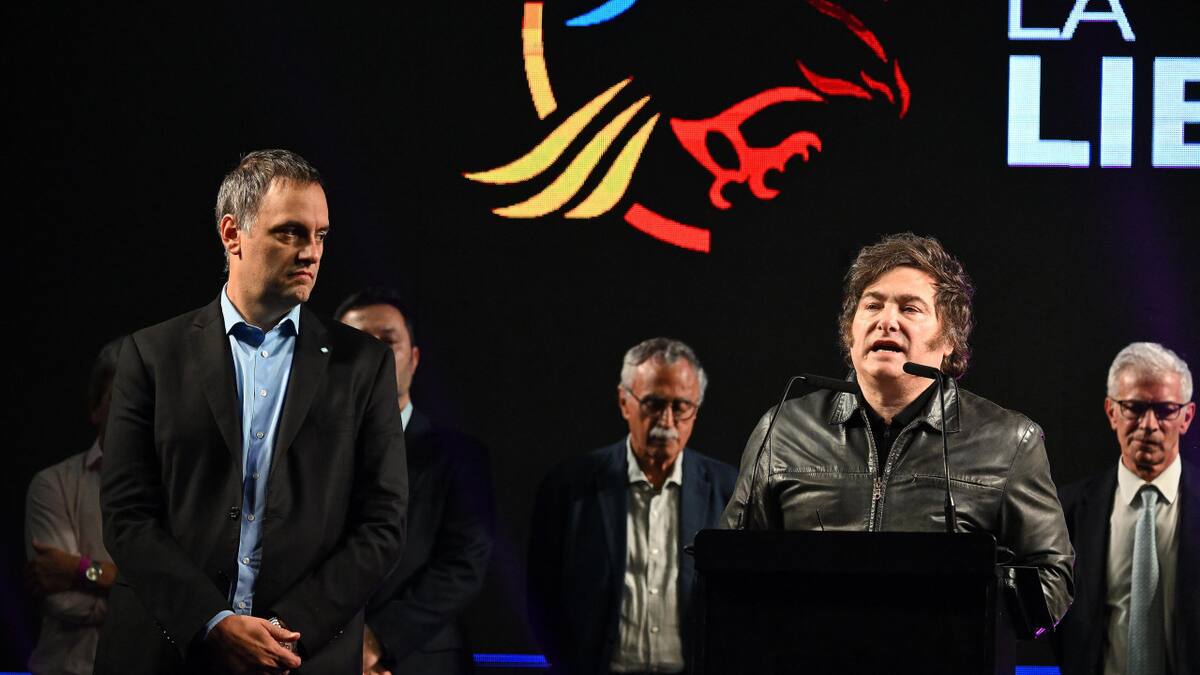 Manuel Adorni y Javier Milei. Foto: Juan Foglia/NA.