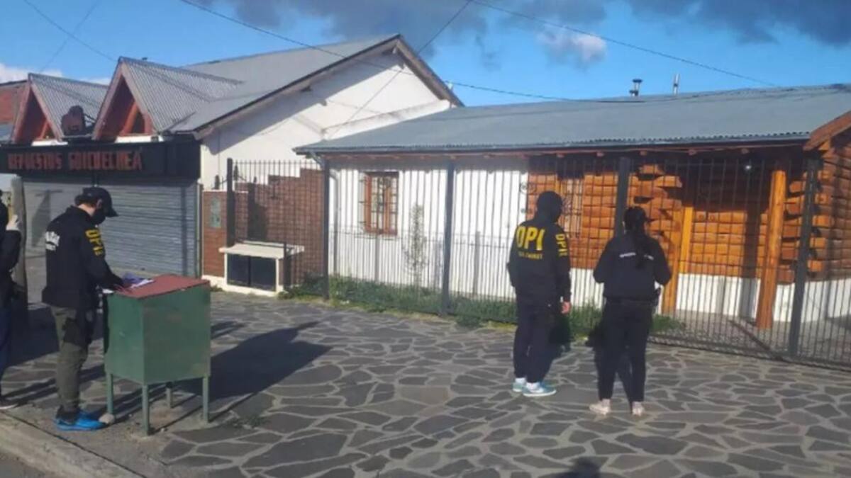 Mapuches, detención en Esquel, NA