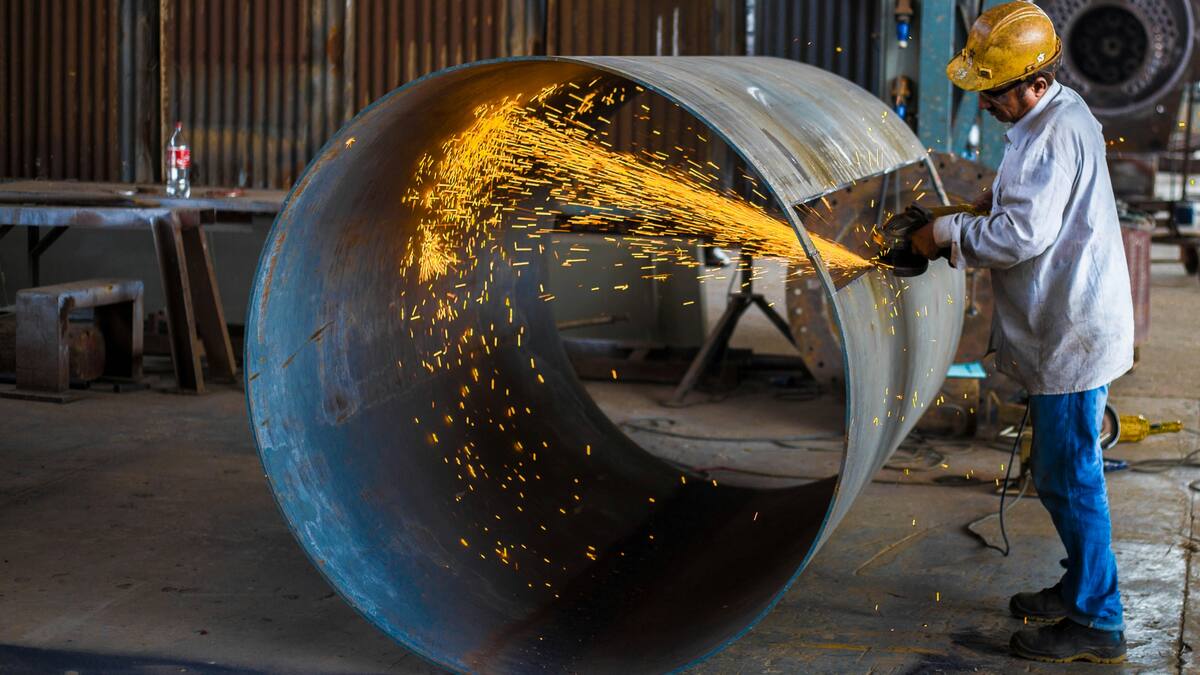 La UIA informó que cayeron la producción y las ventas en más del 50% de las fábricas