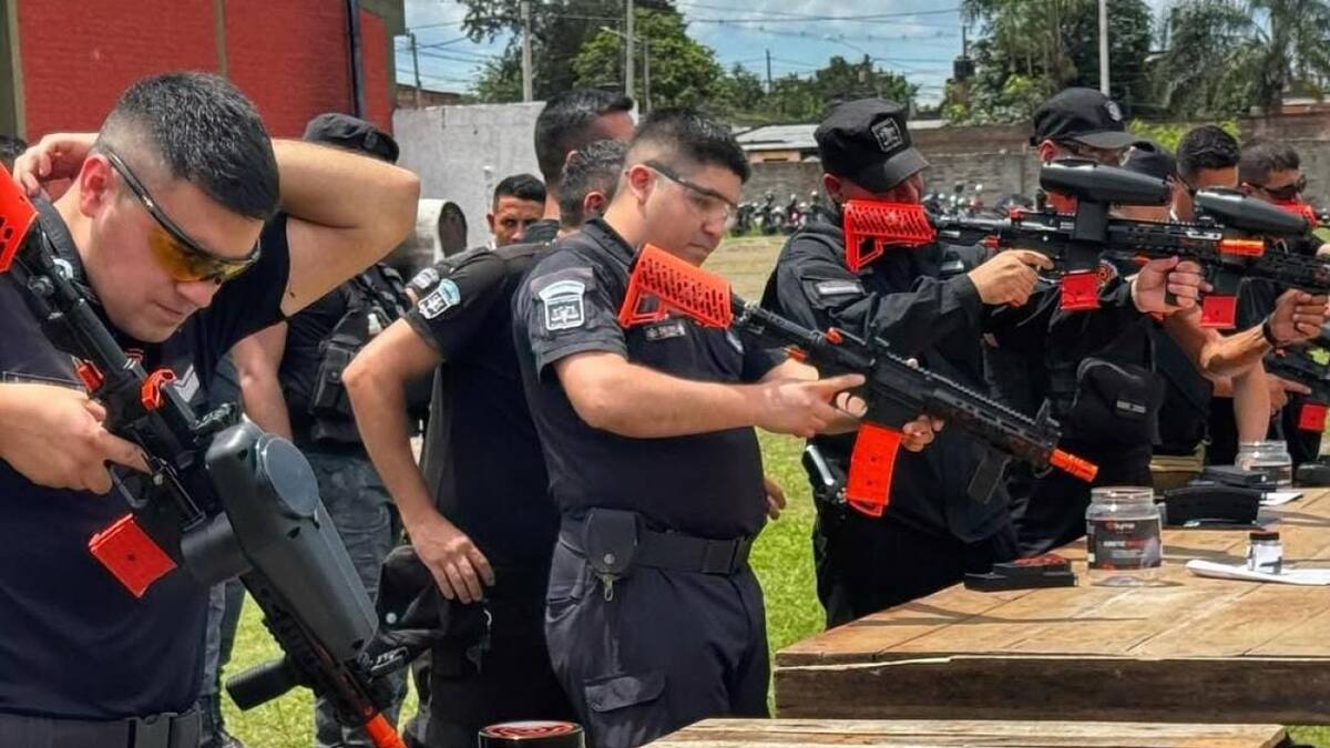 Mar del Plata equipa a la Patrulla Municipal con armas no letales para mejorar la seguridad. Foto: Instagram / byrnalatam.
