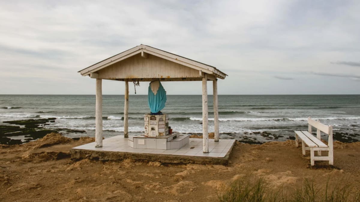 Soñó con ser Mar del Plata, fracasó como destino turístico y hoy es un paraíso de paz frente al mar