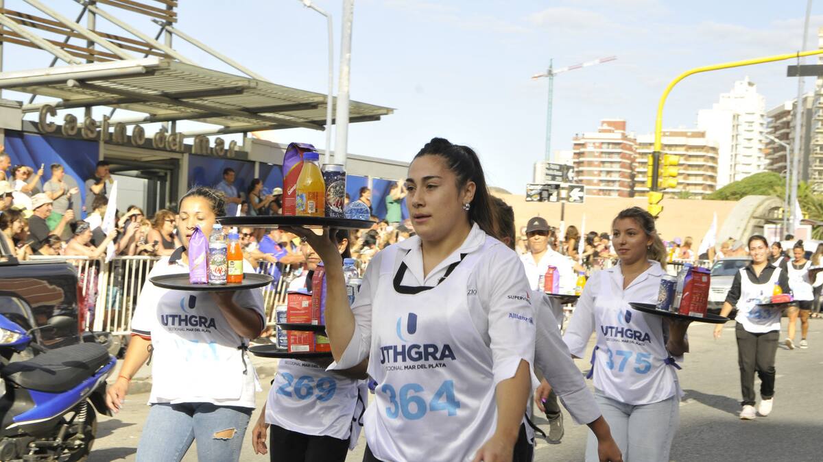 Maratón de mozos y camareras. Foto: Télam