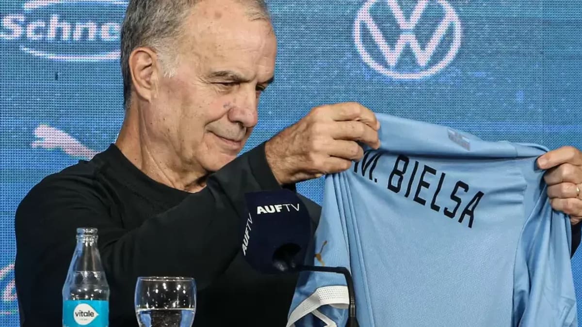 Marcelo Bielsa, entrenador de la Selección de Uruguay. Foto: NA.