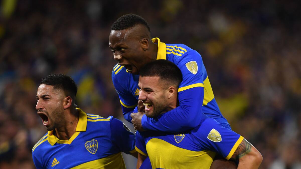 Marcelo Weigandt y Luis Advíncula fueron las figuras de la noche. Foto: Télam.