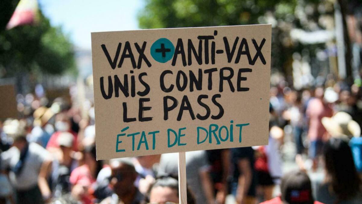 Marcha antivacunas en Francia, foto Reuters
