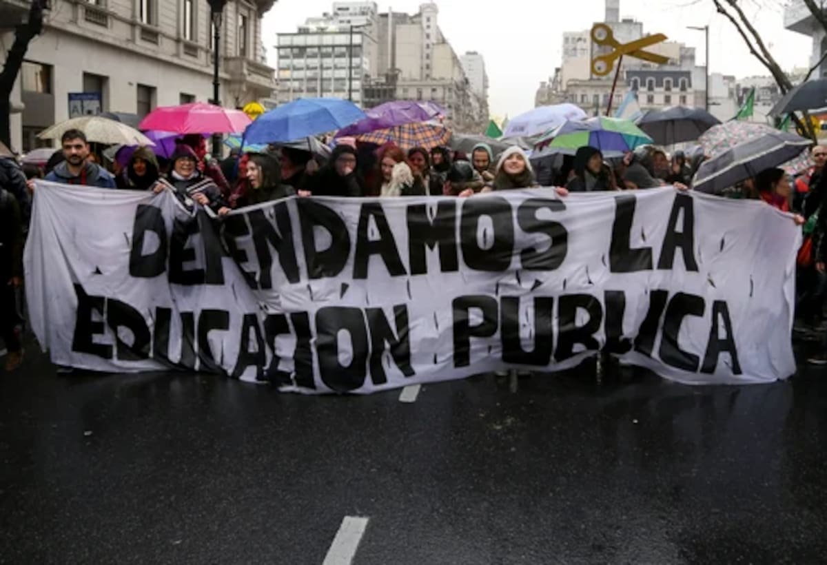 Marcha contra el desfinanciamiento universitario.