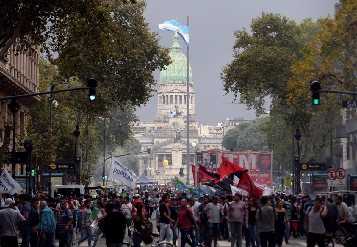 Marcha de gremios y pymes contra la política económica del Gobierno, Reuters