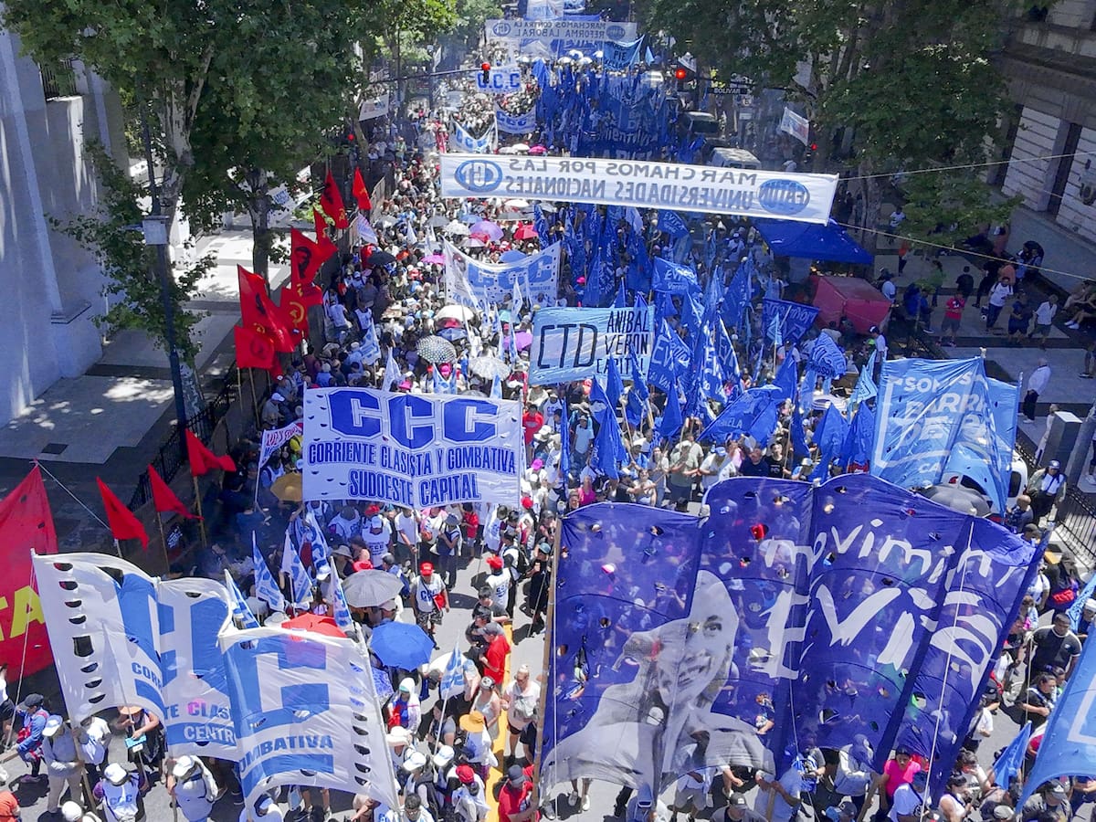 Marcha de la CGT en Plaza de Mayo