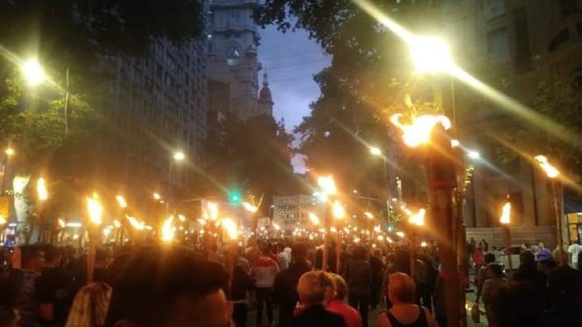 Marcha de las antorchas contra el tarifazo