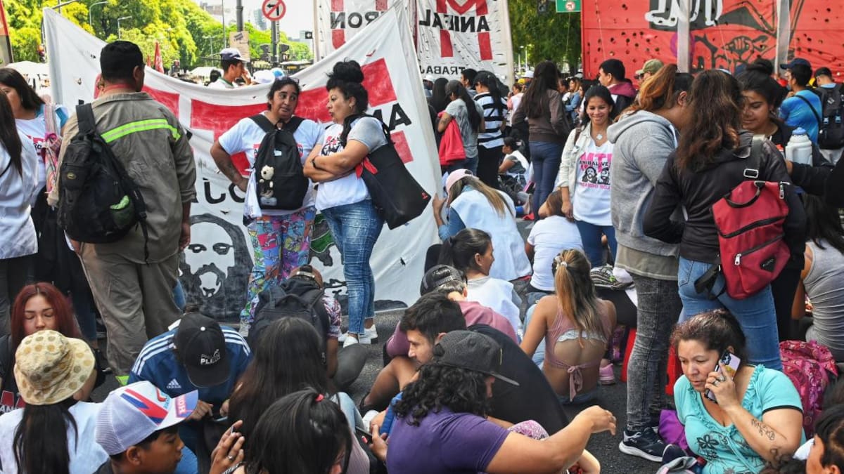 Levantaron protestas en Puente Pueyrredón y el Obelisco: la tensión continúa en Desarrollo Social
