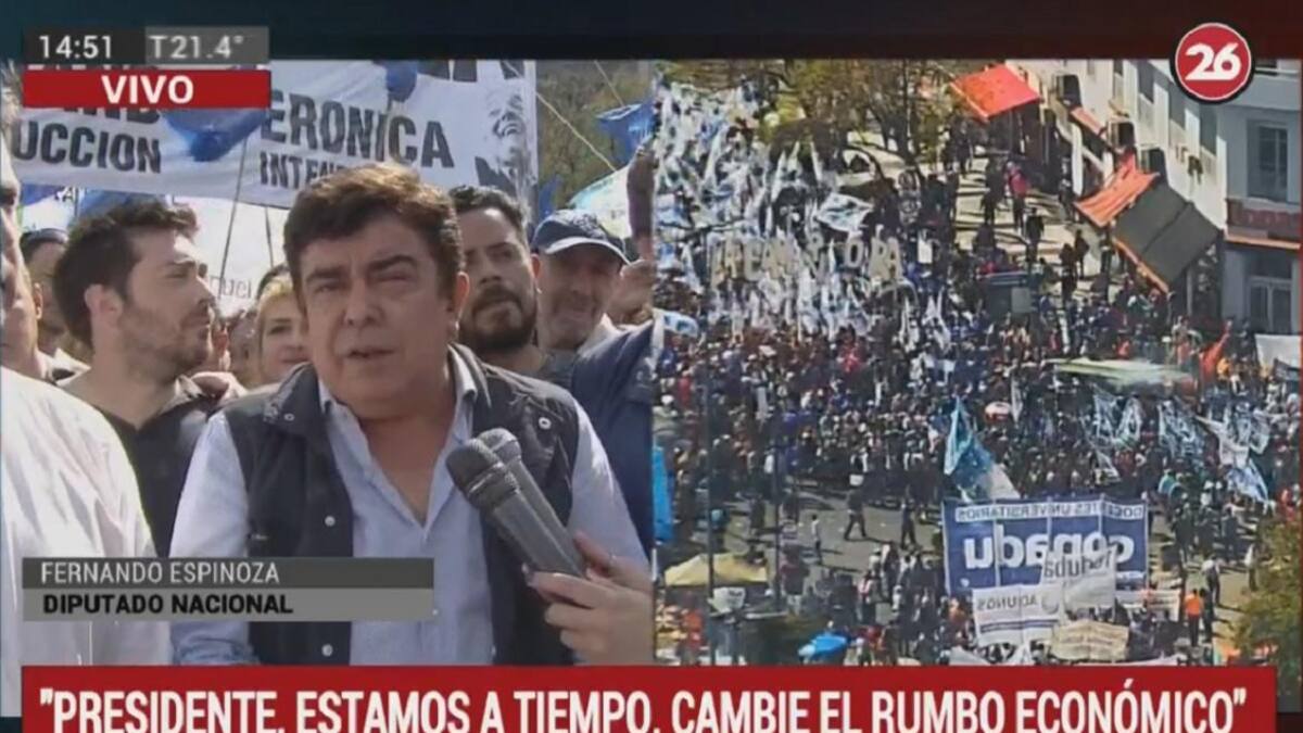 Marcha en Plaza de Mayo - Fernando Espinoza