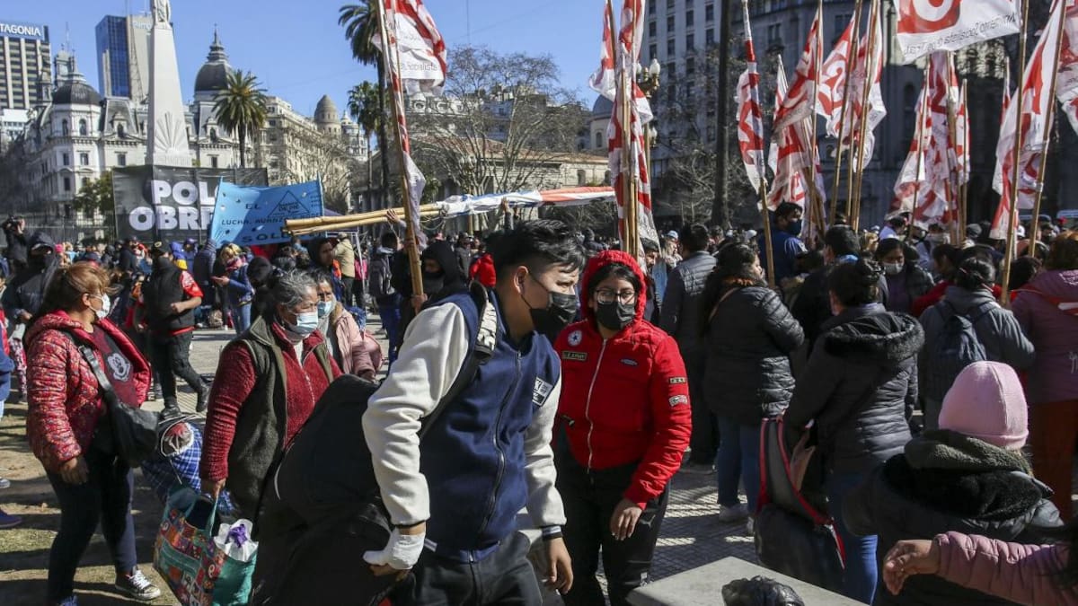 Marcha en plaza de Mayo, NA