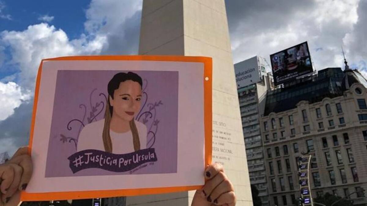Marcha en Tribunales por femicidio de Úrsula y Ni una Menos