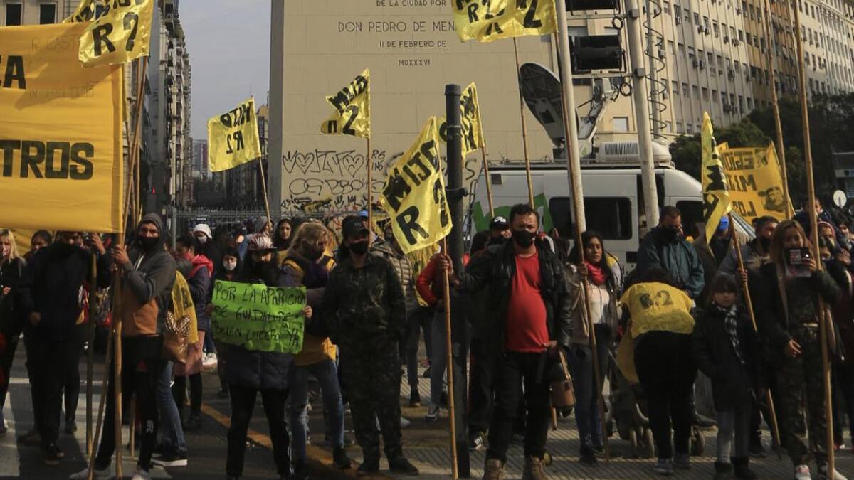 Marcha, protesta y corte en la avenida 9 de Julio, Obelisco, NA