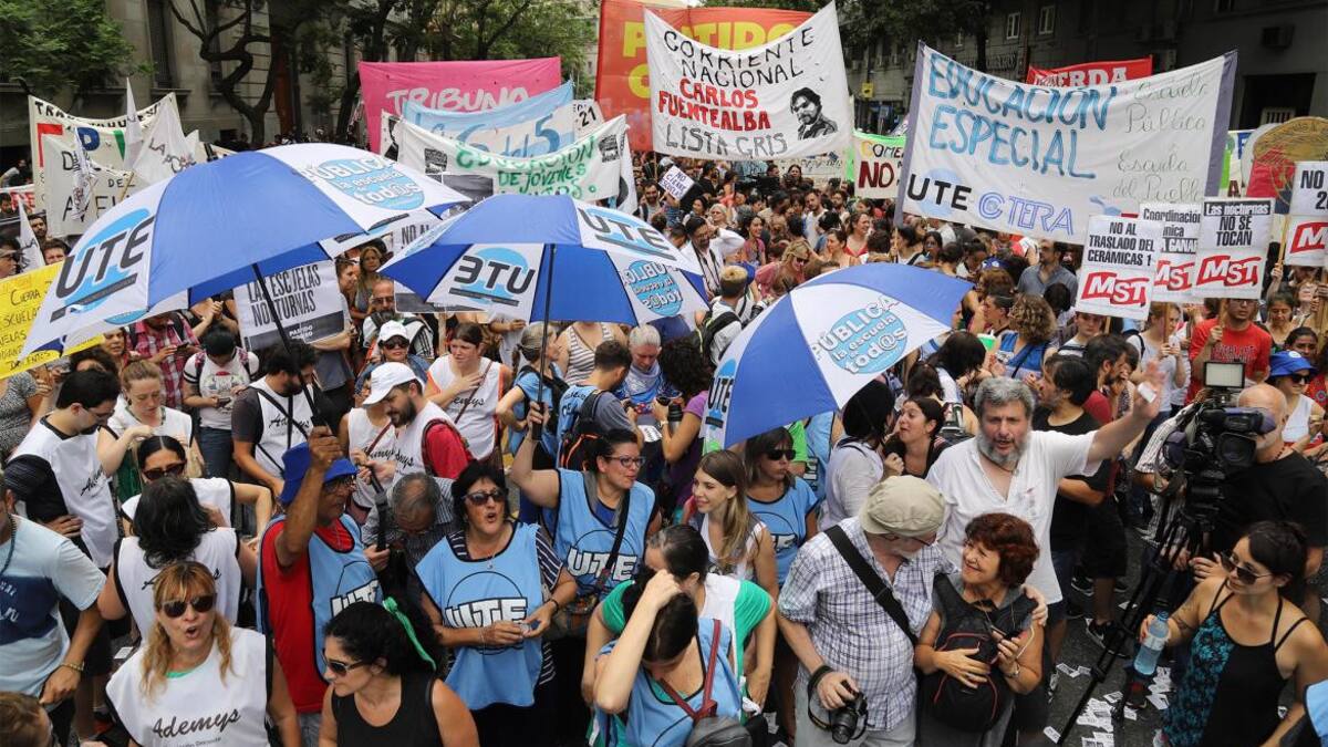 Masivo reclamo docente: marcharon a Plaza de Mayo en pleno paro de 72 horas
